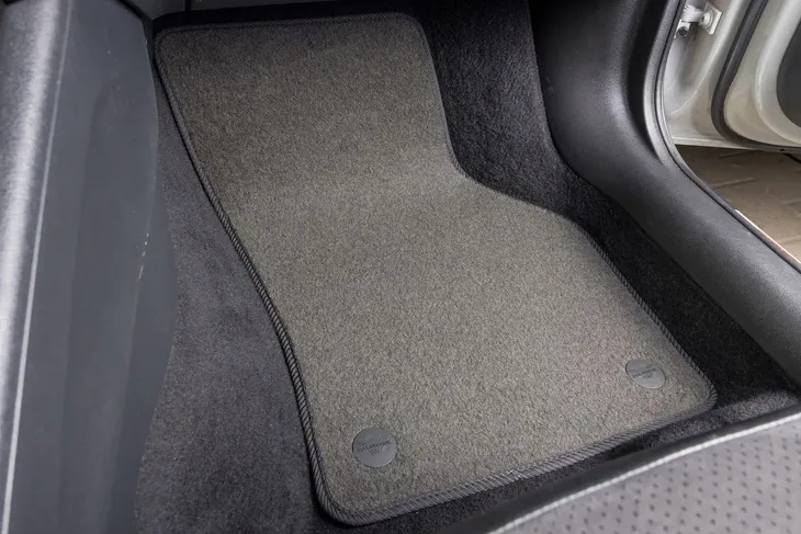 opel-combo-e-2018-wycieraczki-welurowe-stan-nowy-waga-z-opakowaniem-2-5-kg