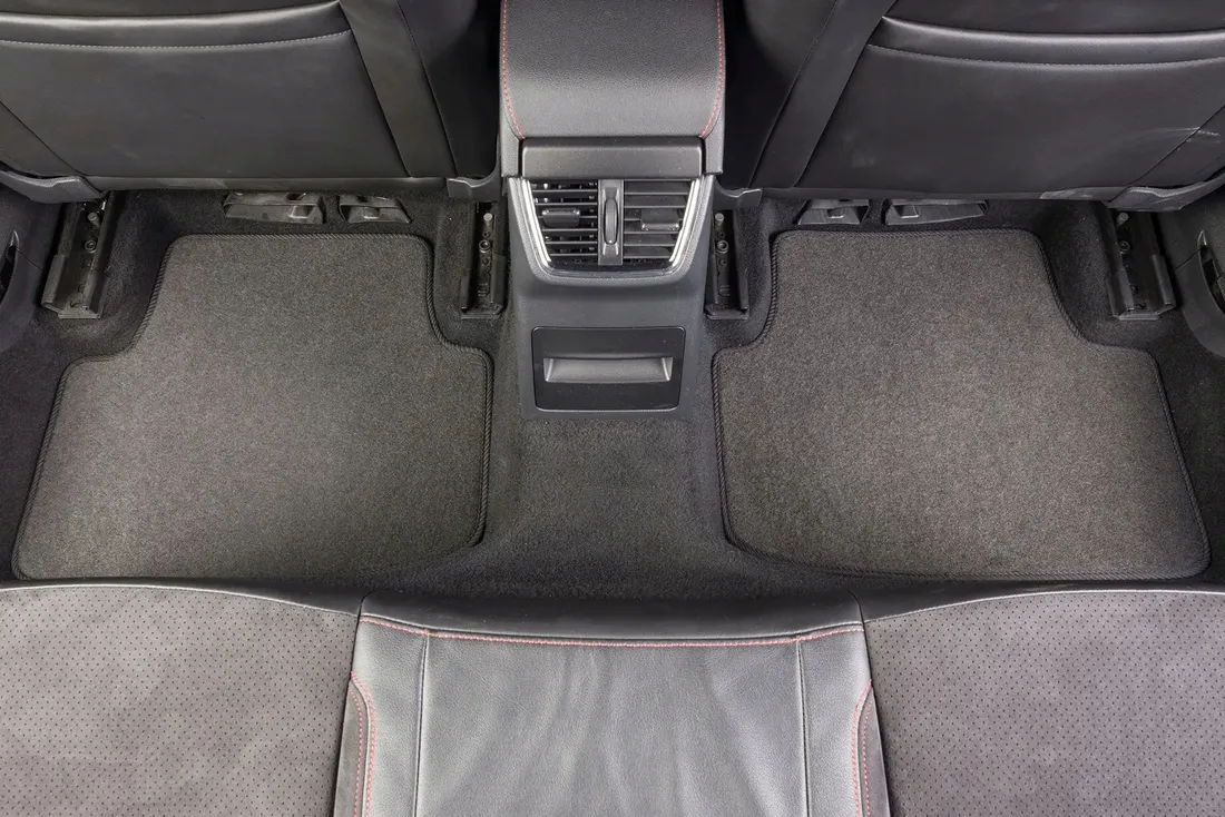opel-combo-e-2018-wycieraczki-welurowe