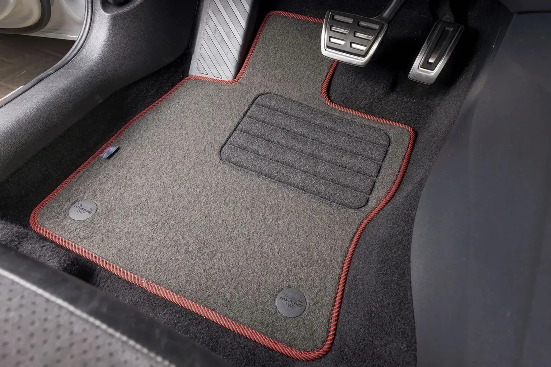 opel-combo-e-2018-wycieraczki-welurowe