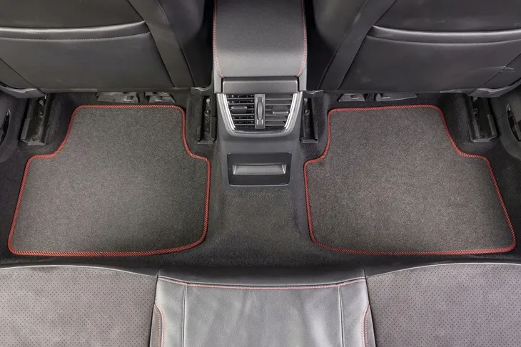 opel-combo-e-2018-wycieraczki-welurowe-stan-nowy-producent-max-dywanik