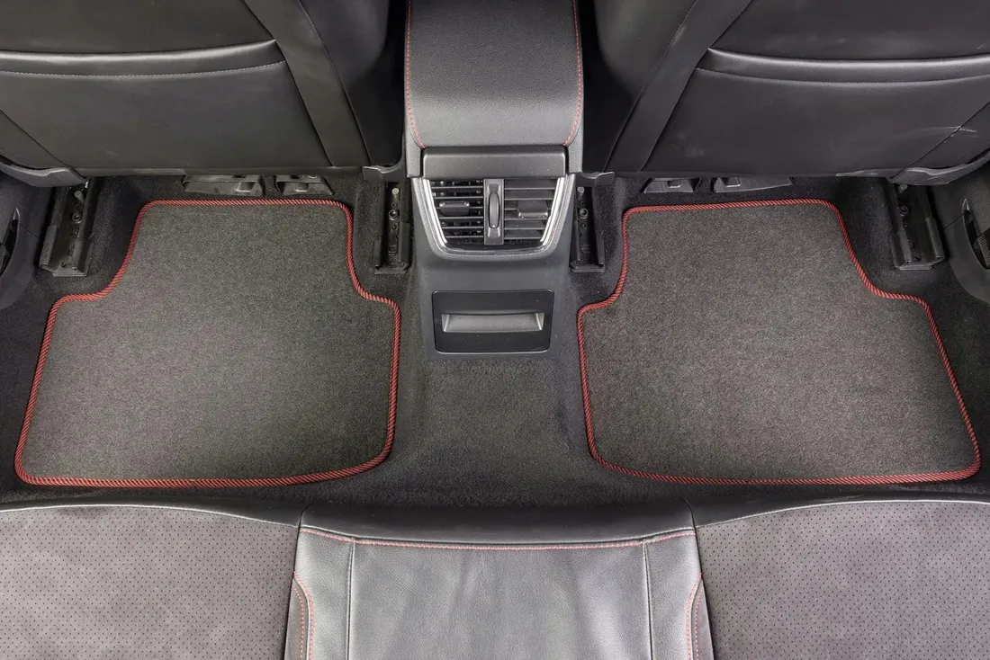 opel-combo-e-2018-wycieraczki-welurowe