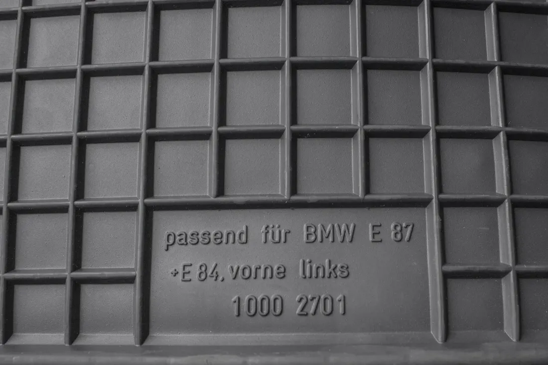 bmw-s1-e87-2004-2011-dywaniki-samochodowe-stan-nowy