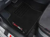suzuki-celerio-2015-dywaniki-samochodowe-numer-katalogowy-producenta-107748800021