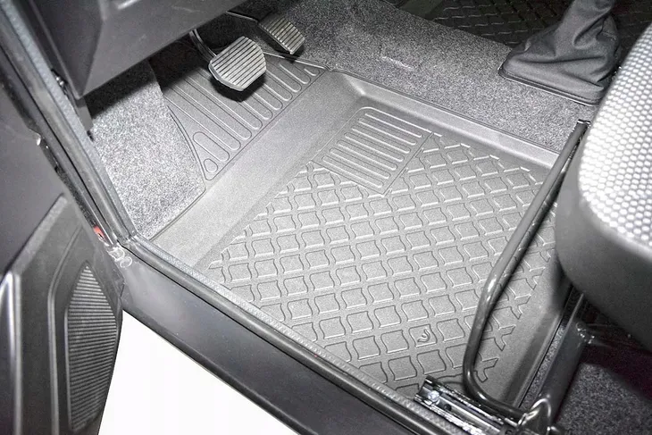 aixam-crossline-hatchback-2016-dywany-do-auta-liczba-elementow-komplety