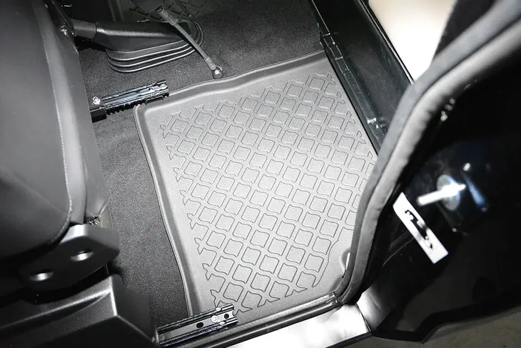 aixam-crossline-hatchback-2016-dywany-do-auta-producent-aristar