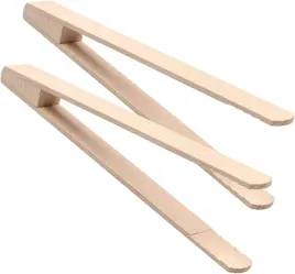 chwytak-ogorkow-kapusty-szczypce-grilla-drewniane