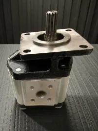 pompa-hydrauliczna-compact-d10525420-farmtrac-26-30