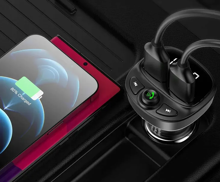 transmiter-fm-ladowarka-bluetooth-2x-usb-mp3-karta-cechy-dodatkowe-czytnik-kart-pamieci-wbudowany-mikrofon-wyswietlacz