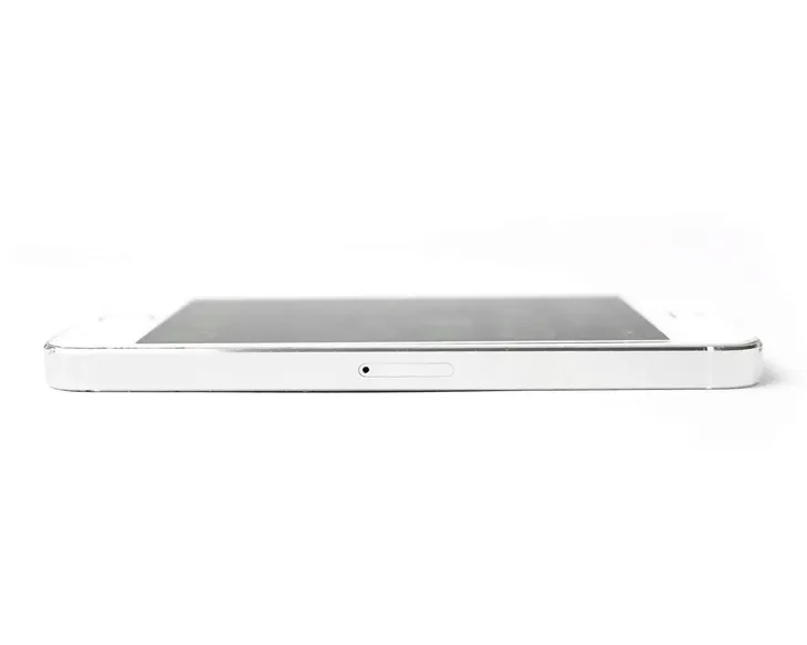 smartfon-apple-iphone-5s-kolory-bez-blokad-rozdzielczosc-ekranu-px-640-x-1136-px