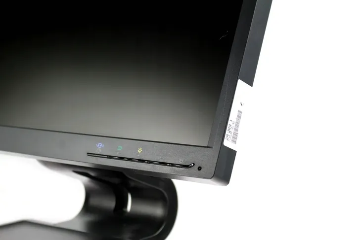monitor-22-lenovo-przekatna-ekranu-22