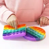 push-bubble-pop-it-fidgetbrelok-do-kluczy-wiek-dziecka-3-lata