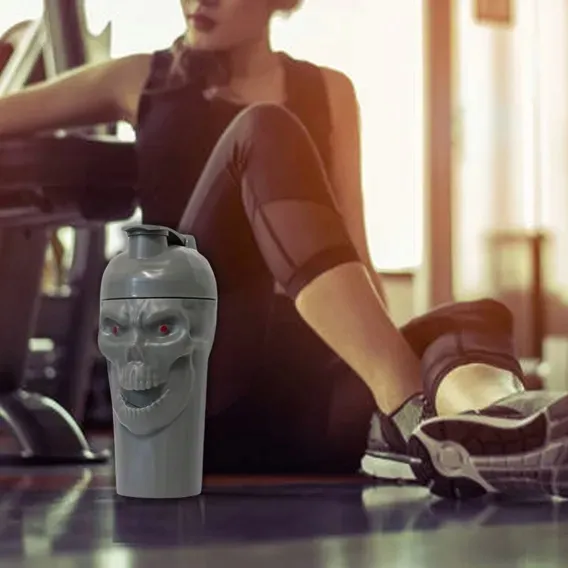skull-labs-shaker-grey-700ml-cechy-dodatkowe-profilowany-ksztalt-uchwyt-ustnik-wolne-od-bpa