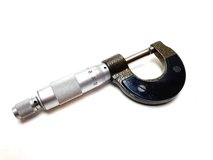 mikrometr-0-25-mm-topex-31c629-dokladnosc-pomiaru-0-01-mm-stan-nowy