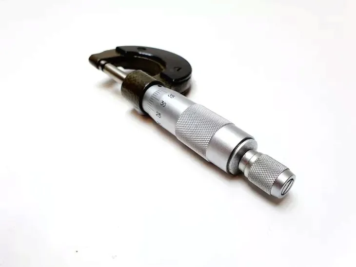 mikrometr-0-25-mm-topex-31c629-dokladnosc-pomiaru-0-01-mm-marka-topex