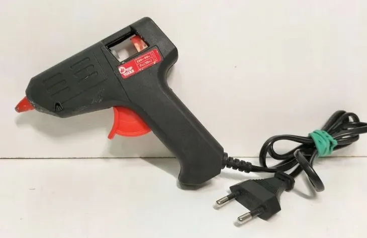 pistolet-klejowy-8mm-10w-top-tools-42e581-stan-nowy-zasilanie-elektryczne
