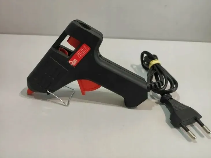 pistolet-klejowy-8mm-10w-top-tools-42e581-stan-nowy-zawiera-baterie-nie