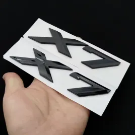 bmw-x7-czarny-matowy-emblemat-logo-napis-naklejka