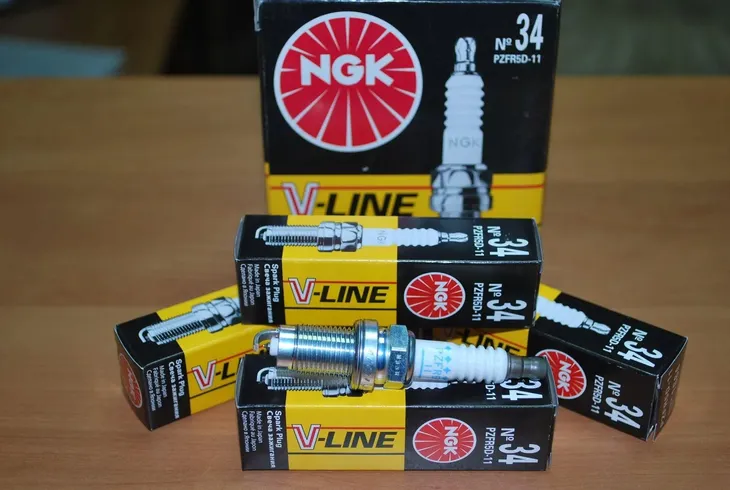 swieca-iskrowa-v-line-34-ngk-srednica-gwintu-14-mm