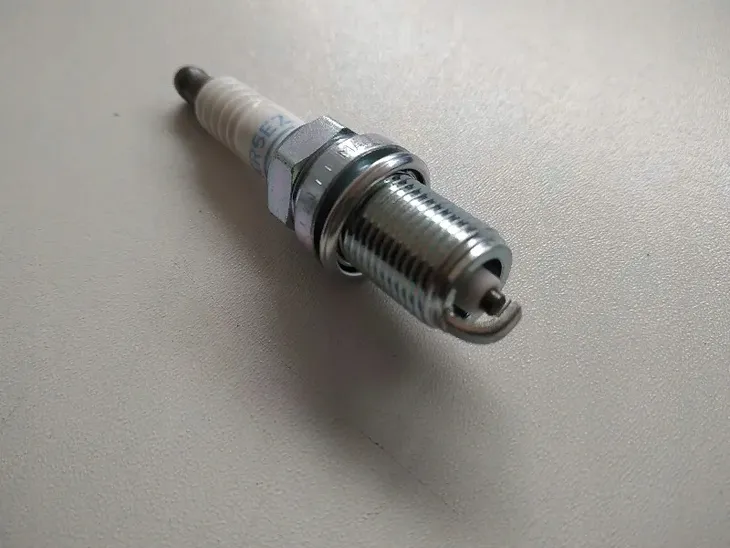 swieca-iskrowa-ngk-rozmiar-klucza-16-mm