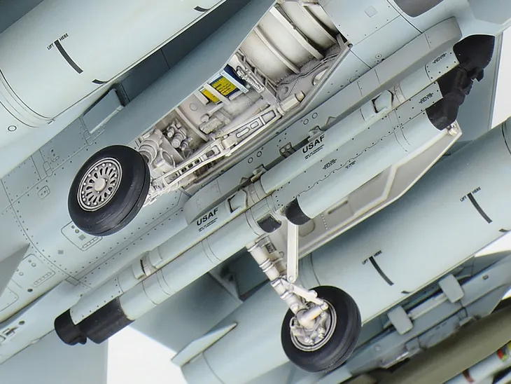 samolot-lockheed-f-16c-fighting-falcon-model-61101-tamiya-stan-nowy