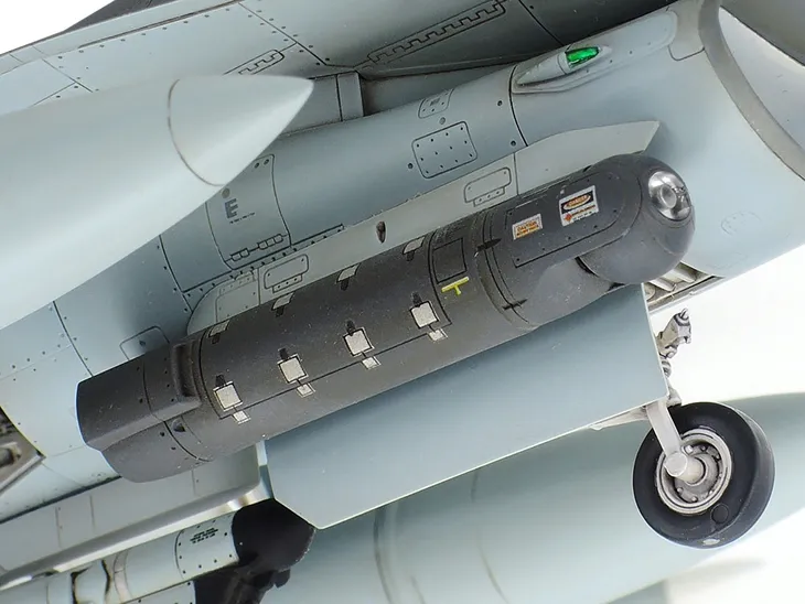 samolot-lockheed-f-16c-fighting-falcon-model-61101-tamiya-stan-zlozenia-do-zlozenia