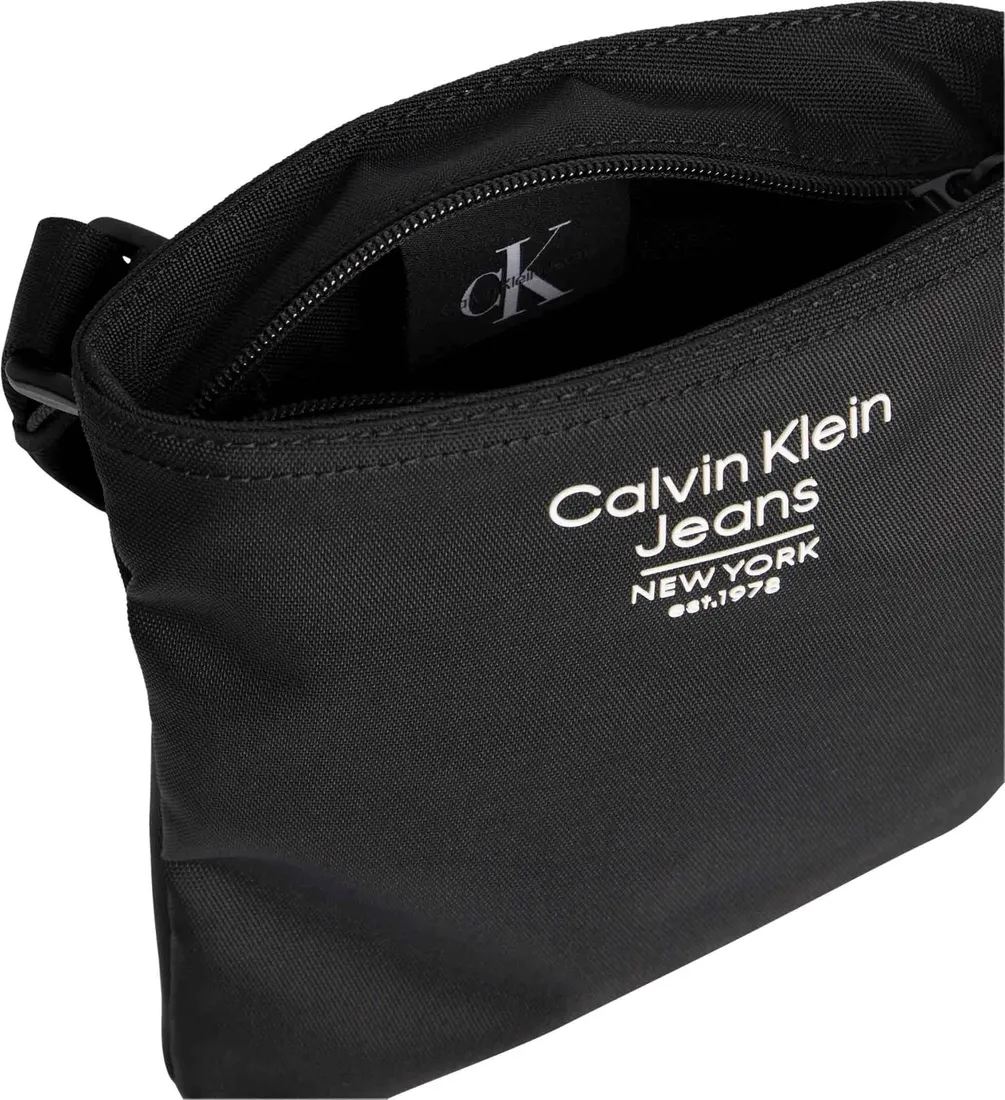 calvin-klein-torba-listonoszka-essentials-czarna