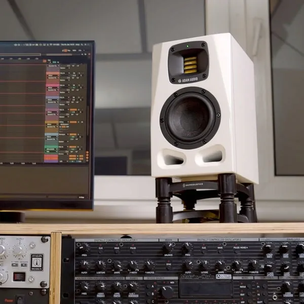 adam-a4v-white-monitory-aktywne-para-model-a4v-white