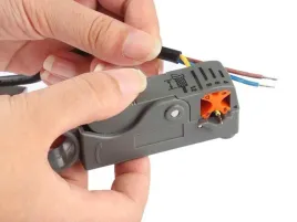 sciagacz-izolacji-kabli-koncentrycznych-antenowych