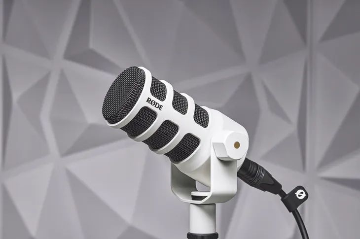 rode-podmic-white-mikrofon-dynamiczny-podcast-kod-producenta-podmicw