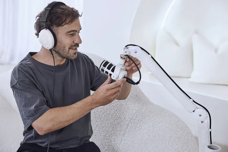 rode-podmic-white-mikrofon-dynamiczny-podcast-wielkosc-membrany-wielkomembranowy