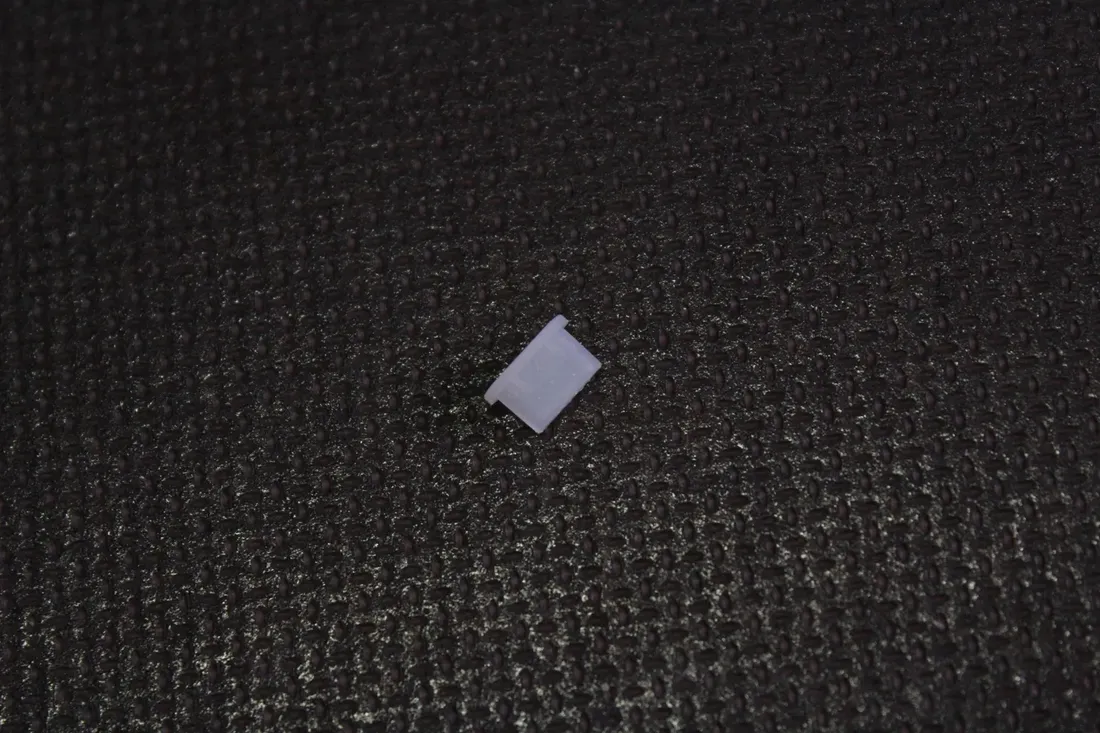 zaslepka-oslona-usb-c-biala-stan-nowy