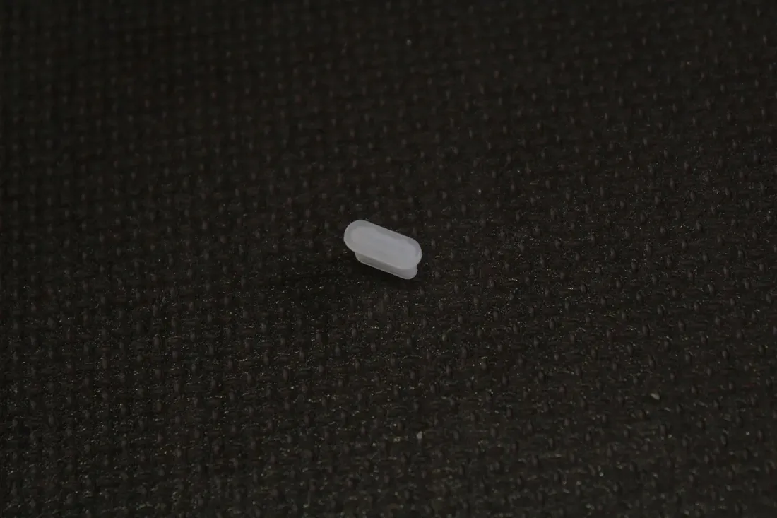 zaslepka-oslona-usb-c-biala