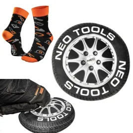 neo-poduszka-kolo-skarpetki-or-prezent-dla-mezczyzny-zestaw