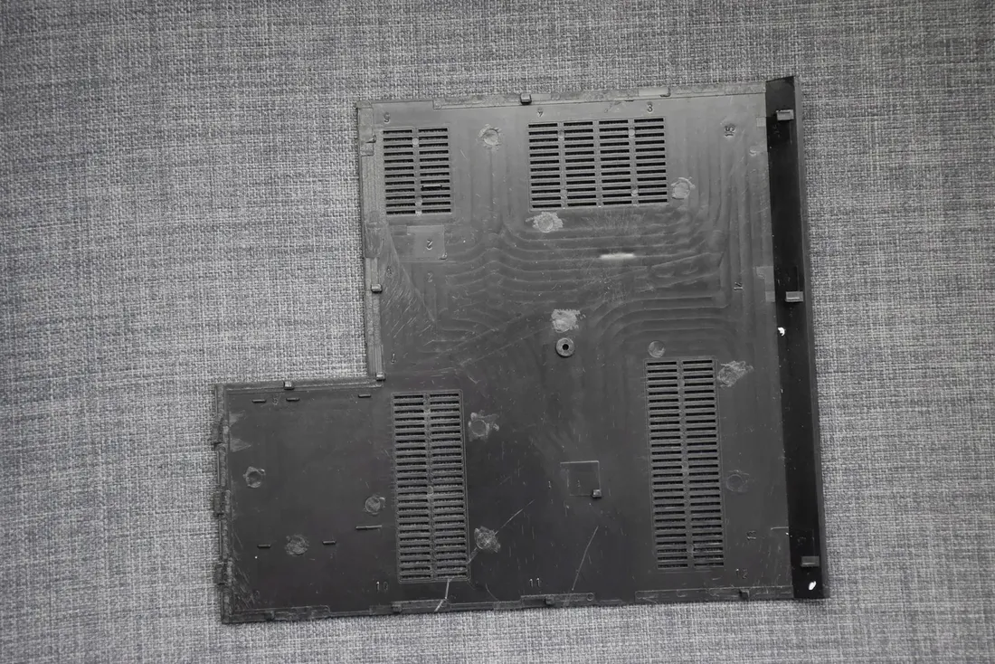 zaslepka-dolna-dell-e5510