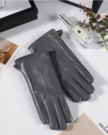 szare-damskie-rekawiczki-skorzane-na-jesien-zime-stylowe-i-eleganckie