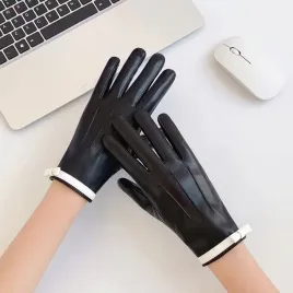 damskie-czarne-rekawiczki-skorzane-na-jesien-zime-stylowe-i-eleganckie