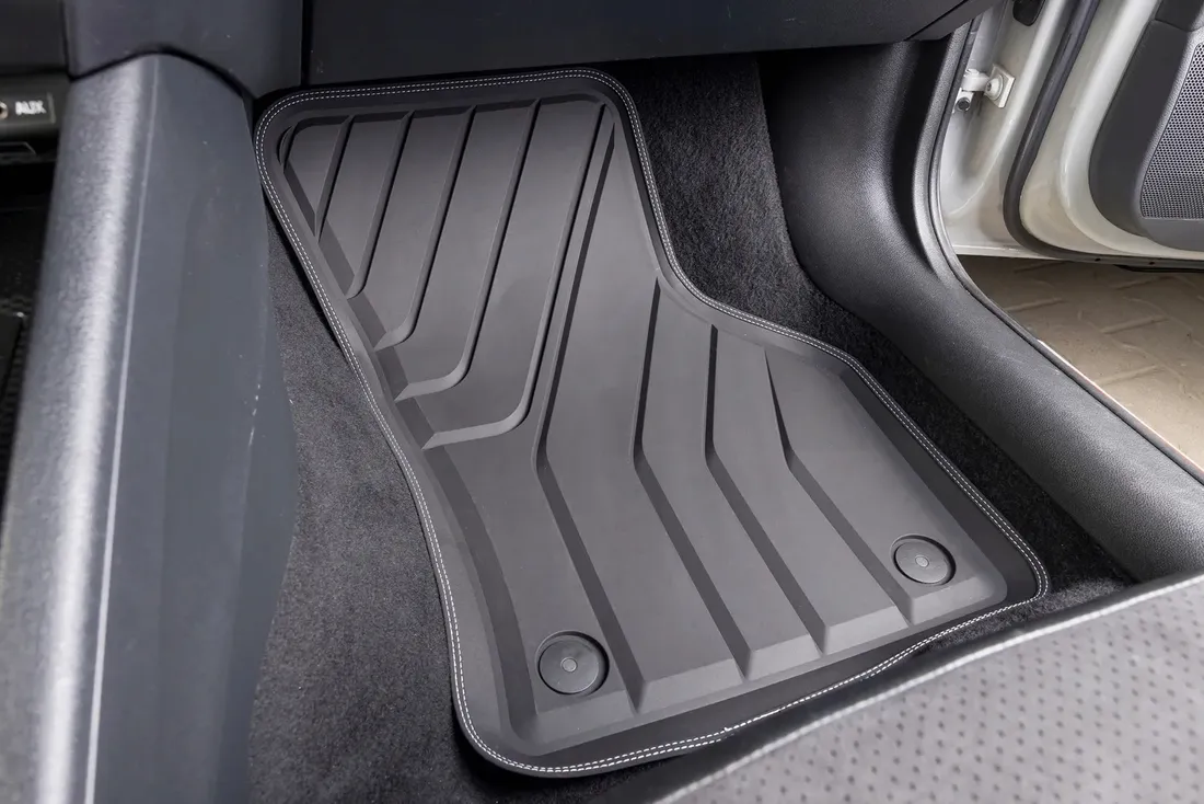 vw-polo-vi-2017-korytka-do-auta-stan-nowy