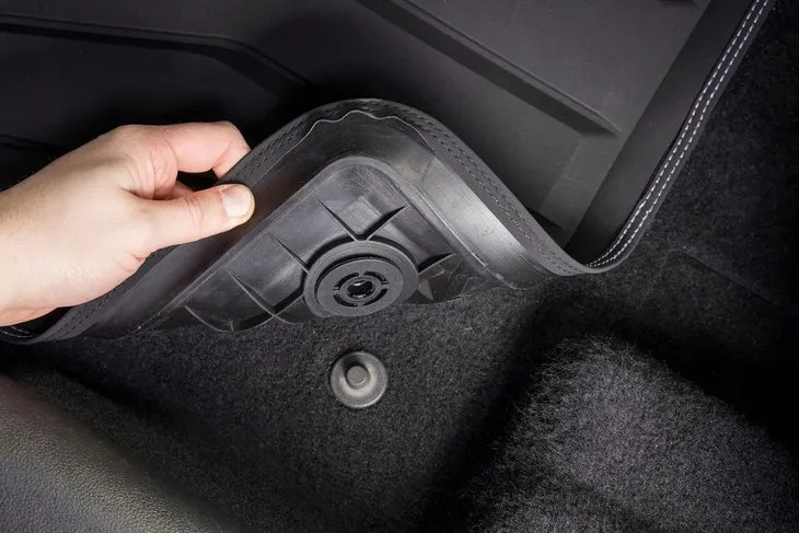 vw-polo-vi-2017-korytka-do-auta-kolor-czarny