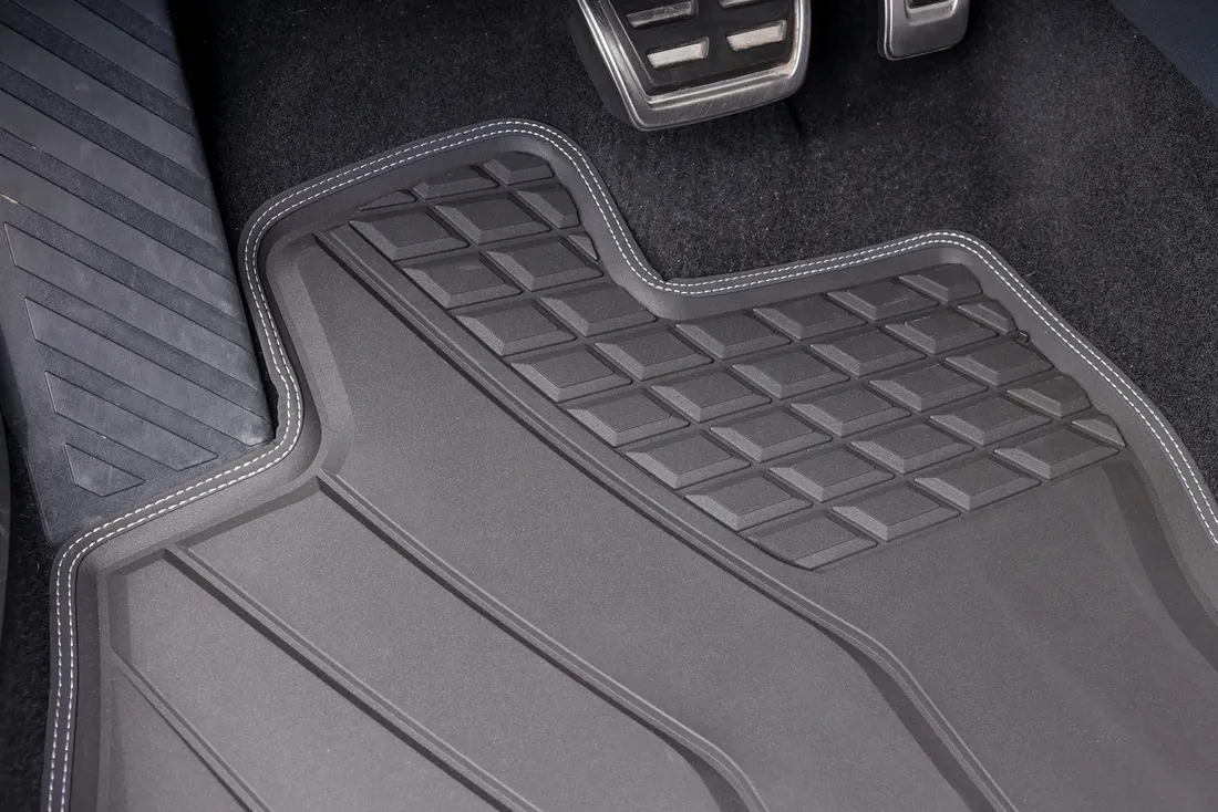 vw-polo-vi-2017-korytka-do-auta-stan-nowy