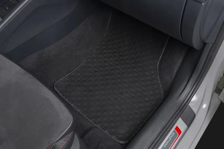 audi-a6-c7-2011-2018-dywaniki-czarne-stan-nowy-liczba-elementow-komplety
