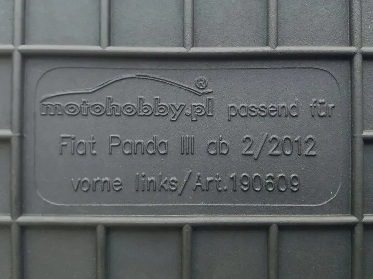 fiat-panda-2012-gumowe-do-auta-stan-nowy-informacje-dodatkowe-korytkowe-mocowania-w-zestawie