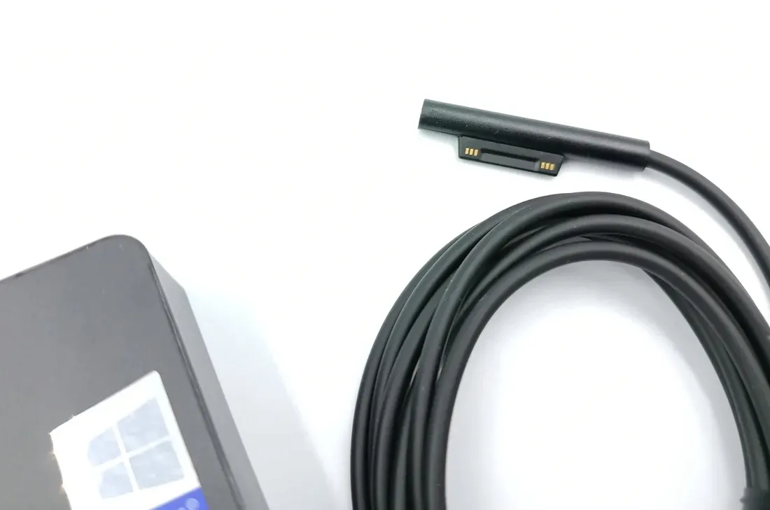 oryginalny-zasilacz-microsoft-surface-1706-65w-15v-stan-nowy