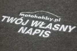 wlasne-napisy-na-dywanikach-samochodowych-komplet