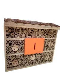 domek-hotel-budka-legowa-owadow-motyli-xxl-naturalcardsplitter