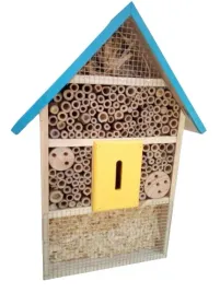 budka-legowa-hotel-dla-owadow-motyli-naturalne-drewno-kolor-zolto-niebieski