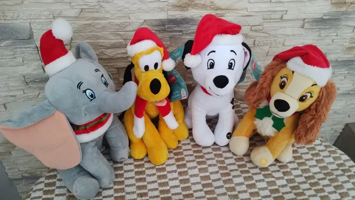 maskotka-disney-dalmatynczyk-w-czapce-swiatecznej-z-dzwiekami-na-prezent-kod-producenta-dcl-9363-ass-ac