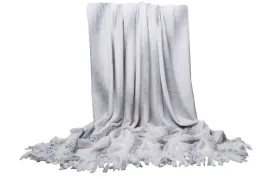 koc-z-fredzlami-170x210-mikrofibra-mieciutki-cieply-szary-delikatny-fredzle