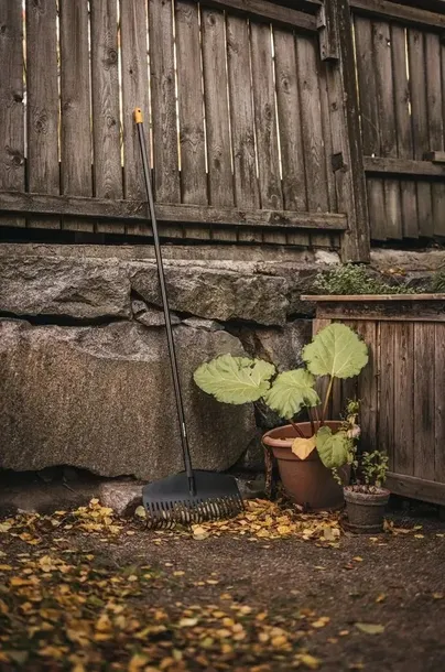 fiskars-grabie-do-lisci-solid-m-1063090-trzonek-stan-nowy-waga-z-opakowaniem-1-kg