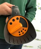 siewnik-fiskars-solid-do-piaskusoli-nawozow-waga-z-opakowaniem-1-kg