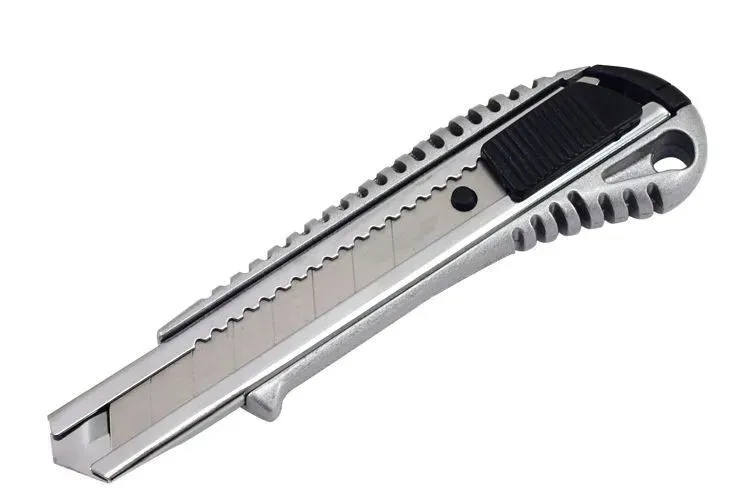 noz-lamany-do-tapet-18mm-solidny